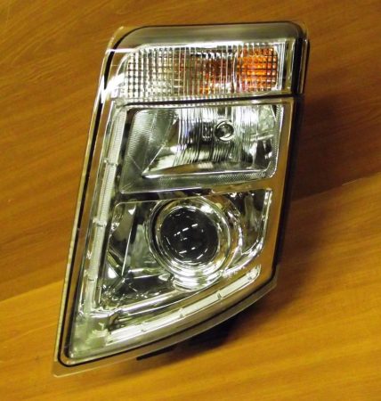 Volvo FH13  fényszóró és lámpabúra.