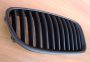 BMW 5 (F10) mattfekete grill. 