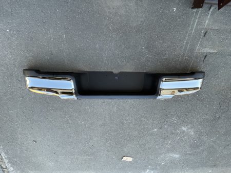 Toyota Hilux Hátsó fellépős lökhárító.