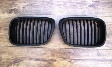  BMW E39 vese, mattfekete.